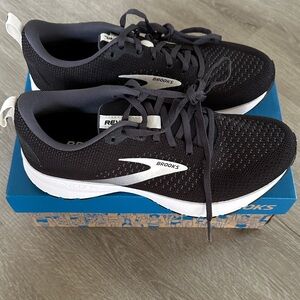 NWT Brooks ‘Revel 4’ Running Shoe